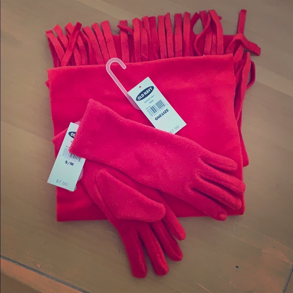NWT scarf & glove set